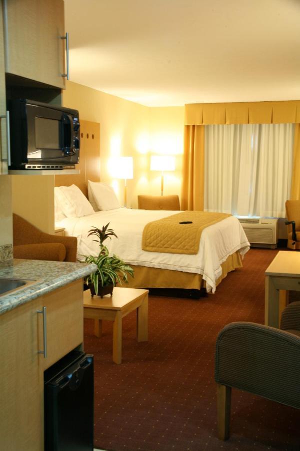 Holiday Inn Express Saltillo Zona Aeropuerto By Ihg Exterior photo