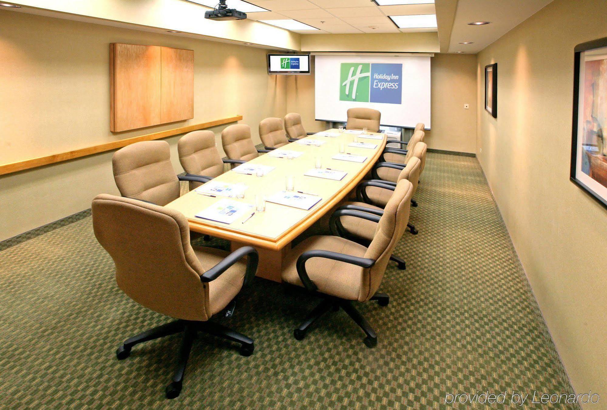 Holiday Inn Express Saltillo Zona Aeropuerto By Ihg Exterior photo